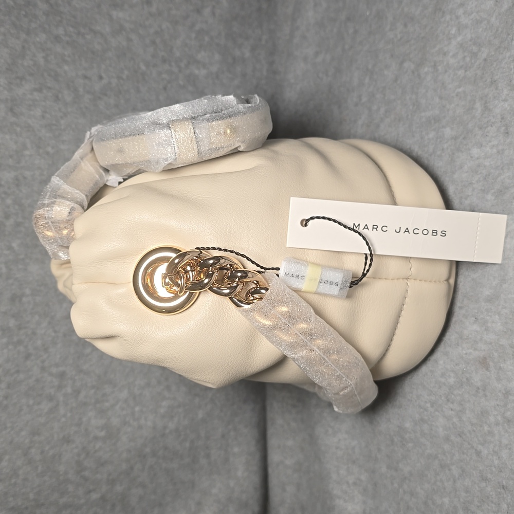 Marc Jacobs Small Leather Bucket Bag in Marshmallow NWT - Picture 5 of 10